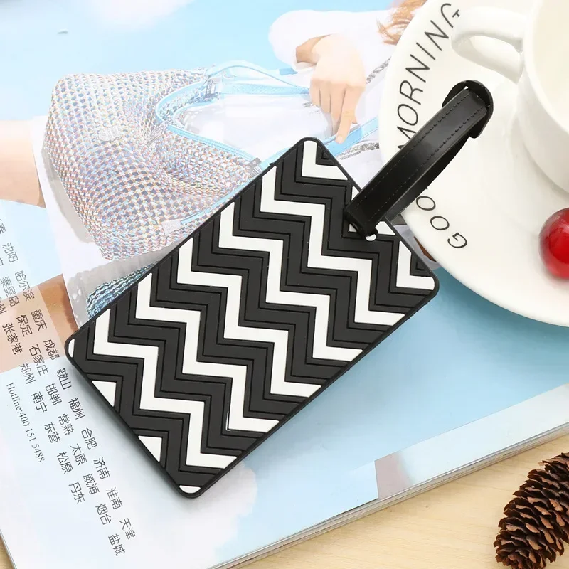 여성을위한 기하학 수하물 태그 남성 PVC 수하물 이름 - Travel Accessories Name 리뷰 및 가격